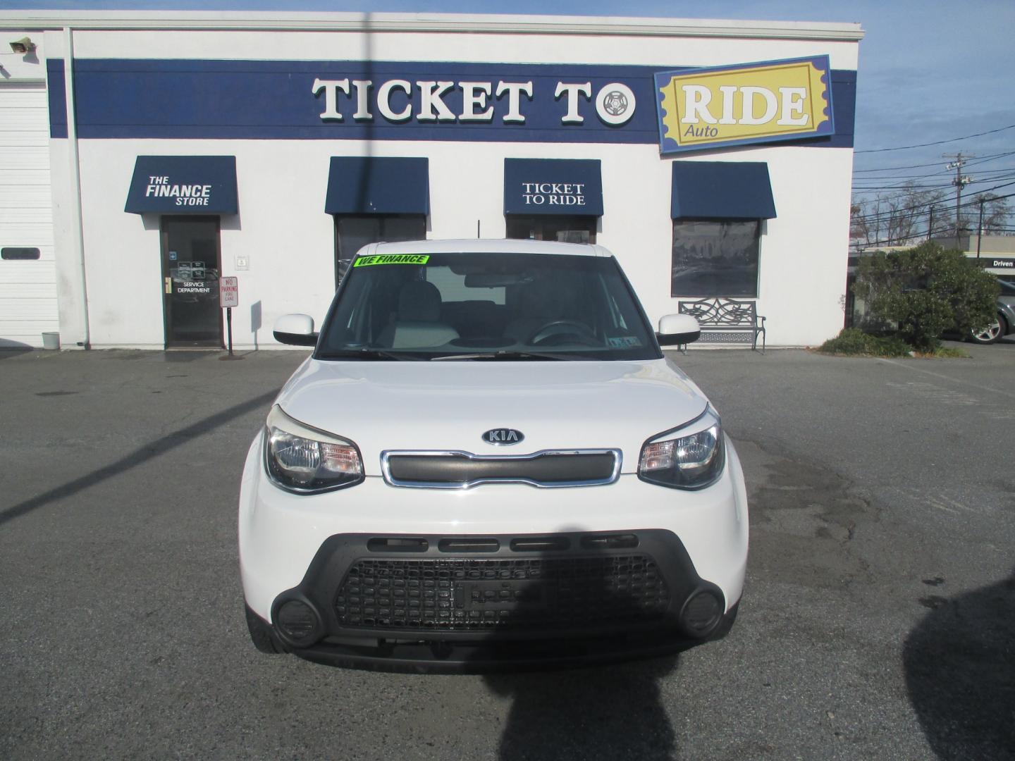 2015 WHITE Kia Soul Base (KNDJN2A23F7) with an 1.6L L4 DOHC 16V engine, located at 1254 Manheim Pike, Lancaster, PA, 17601, (717) 393-9133, 40.062870, -76.323273 - Photo#1